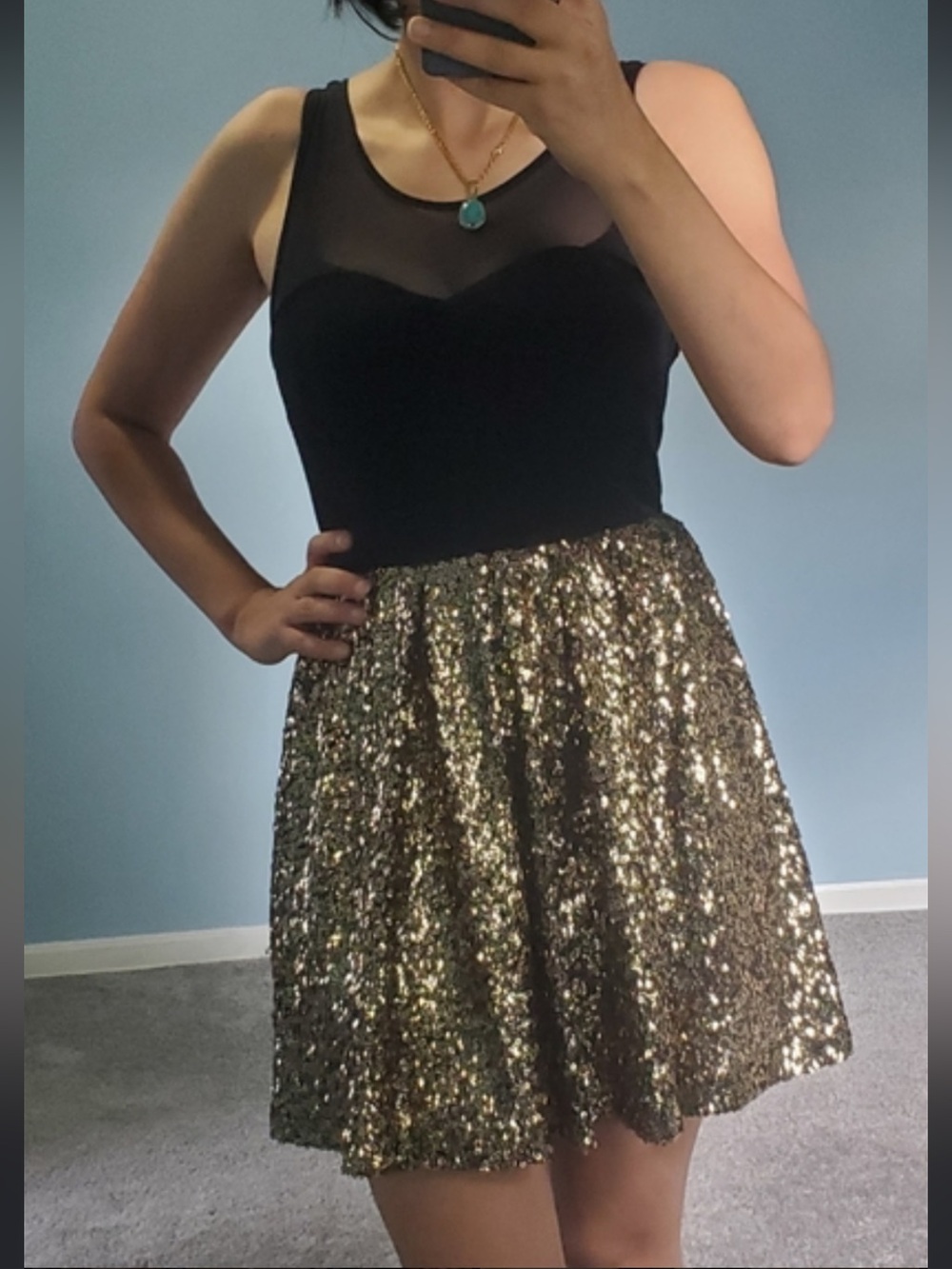 Guess Women's Black padded Bodice Gold Sequin dress Sz Med